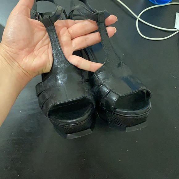 Nursace Embossed Leather Platform Sandals - Picture 11 of 11